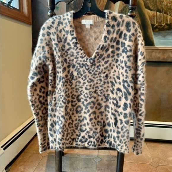 ✨✨Michael Kors Angora V-Neck Leopard Print Fuzzy Sweater ✨XS✨ - Picture 6 of 6